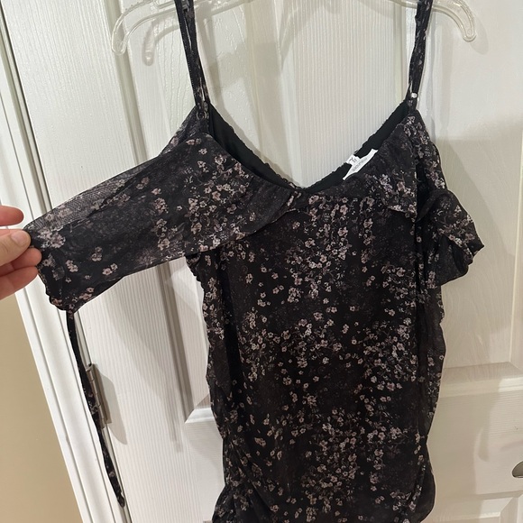 Maurices Ruched Floral Cold Shoulder Top size XL Only worn once - Picture 2 of 6